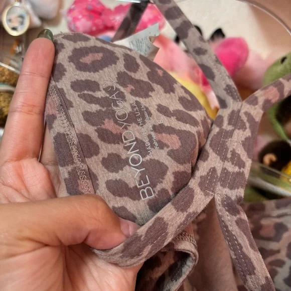 Beyond Yoga Y Tank Top in taupe:light mauve cheetah print Sz Small - Picture 6 of 7